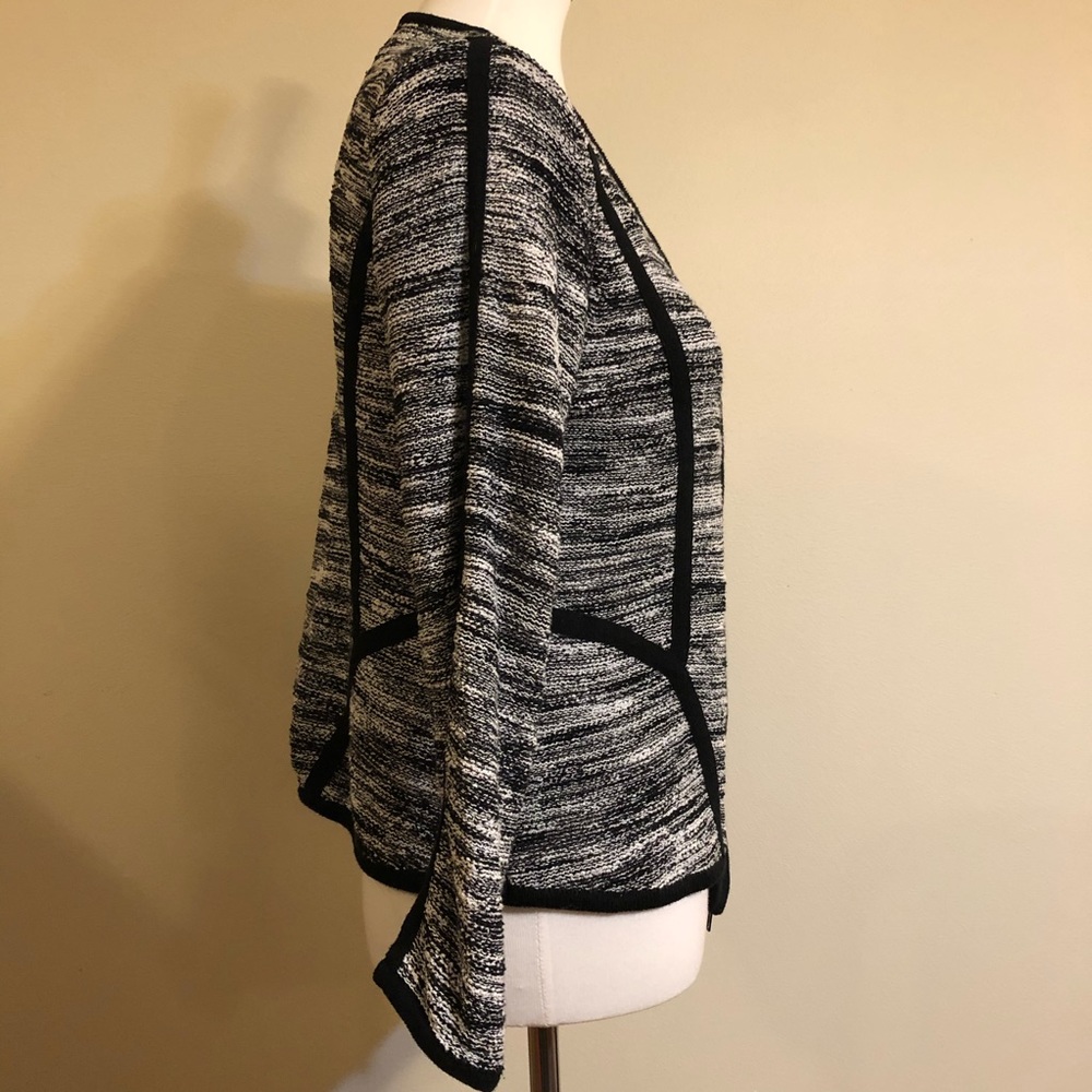 Curio New York Size Medium Classy Chic Sweater - Picture 8 of 10